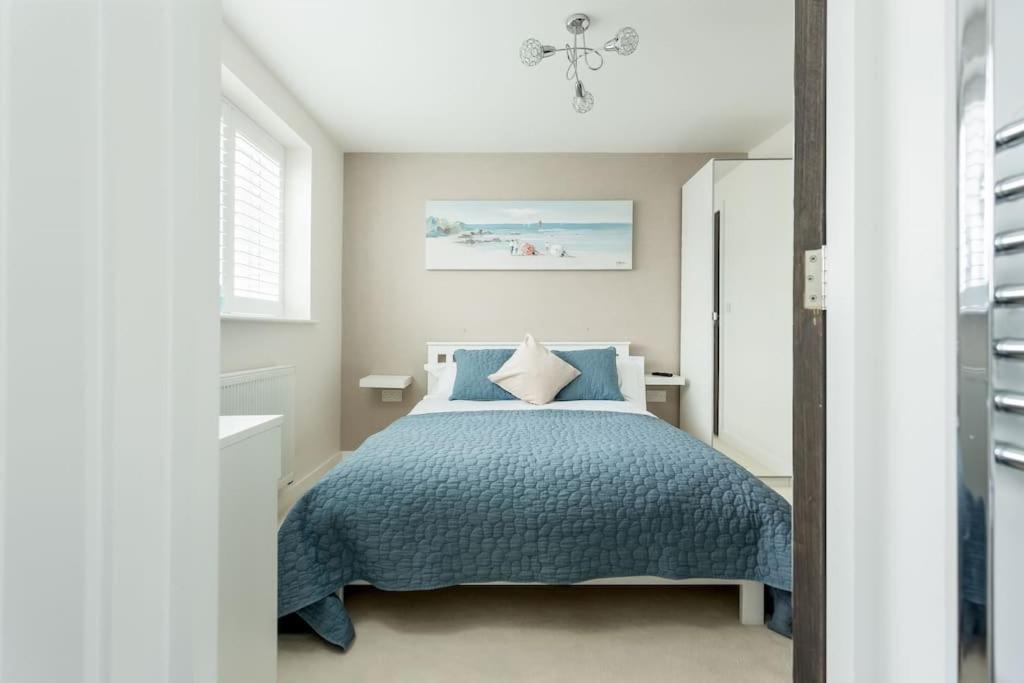 Stunning 2 Bed Apartment, Fabulous Sea View & 2 Minutes To Beach With Parking Bournemouth Exterior photo